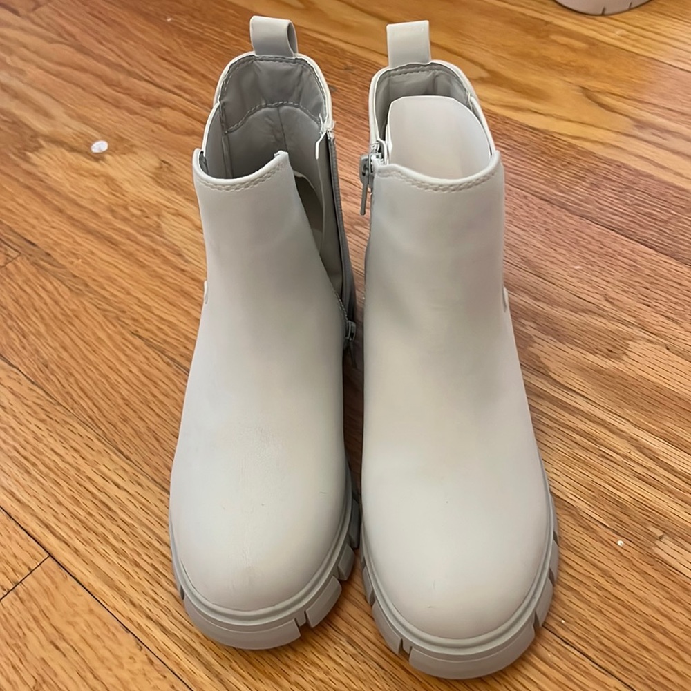 Girls light taupe ankle boots